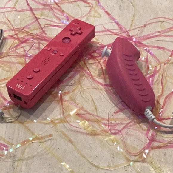 Nintendo Wii Remote Controller & Nunchuk & Wrist Strap Pink - Picture 3 of 8
